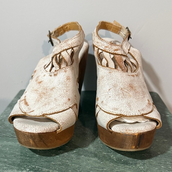 Very Volatile White and Brown Wedge Sandals - Picture 6 of 10